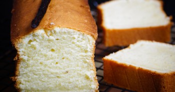 Cake à la vanille moelleux et facile recette cake vanille facile hervé cuisine