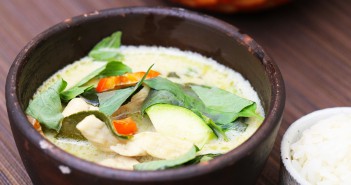 Curry vert au poulet: recette thaïlandaise