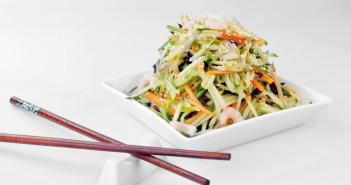 Salade de choux chinois, crevettes et avocat