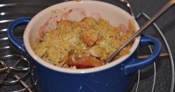 Crumble aux mirabelles, prunes et pommes, pistache et coco !