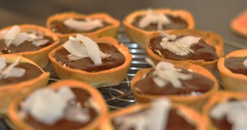 Tartelettes Bounty chocolat et noix de coco tartelettes bounty chocolat coco